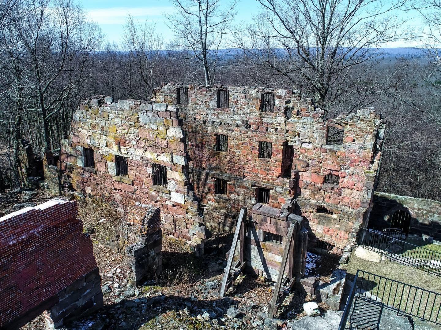 Old New-Gate Prison Connecticut - Dark historic underground stone mine tunnel
